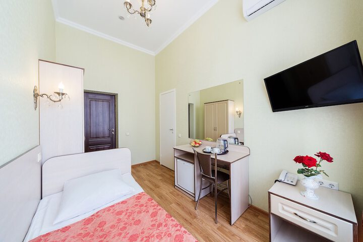 Room 6 of 50