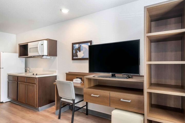 Studio 2 Queen Beds Accessible (7 of 10)