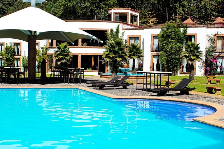 Hotel Pool