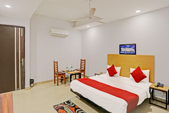 Room 8 of 19