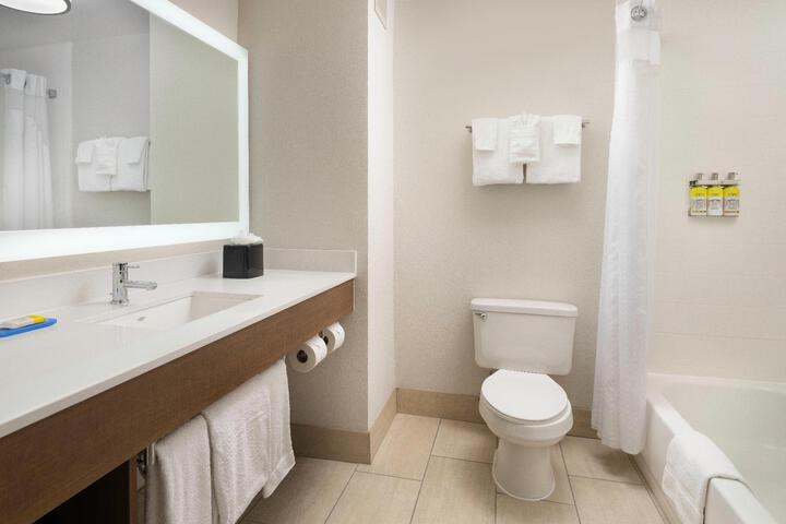 2 Queen Beds Suite (3 of 10)
