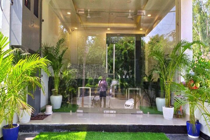 Hotel 6 of 12