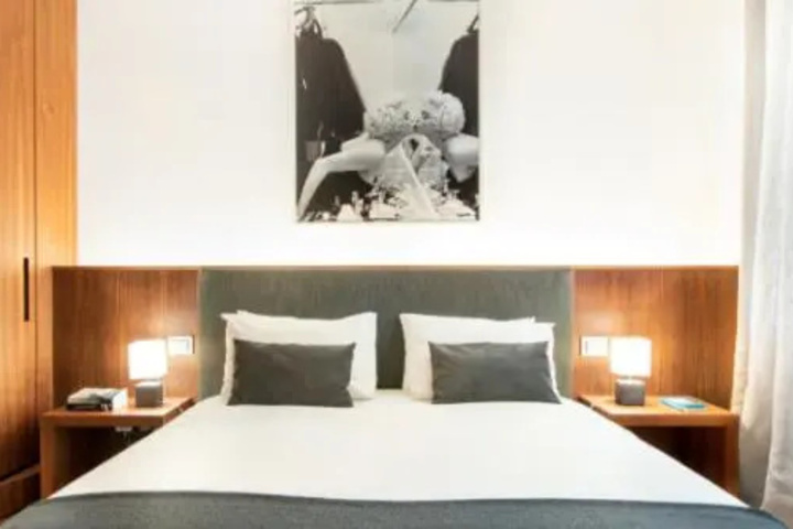 Room 4 of 11