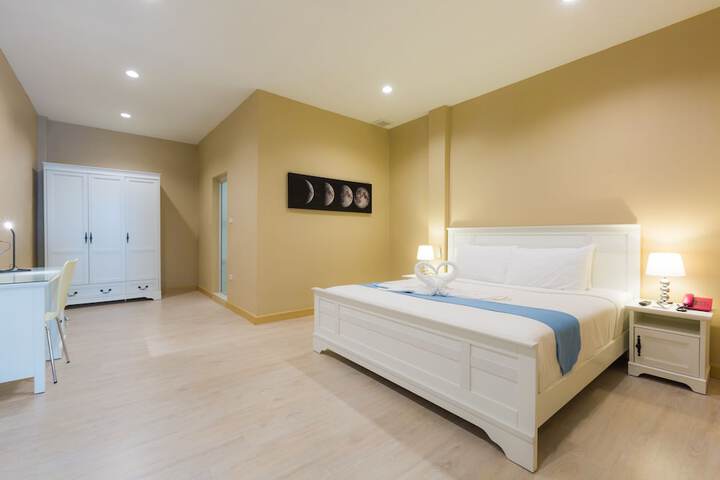 Room 32 of 100