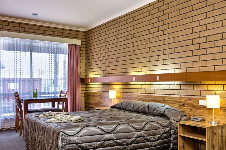 Room 4 of 34
