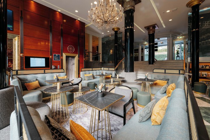 Entrance & Lobby