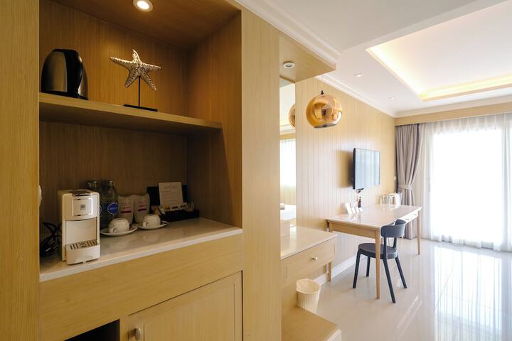 Room 13 of 284