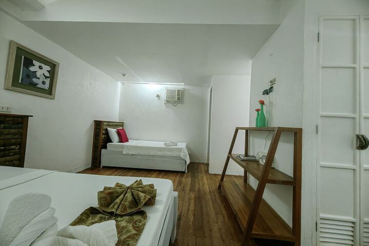 Room 17 of 37