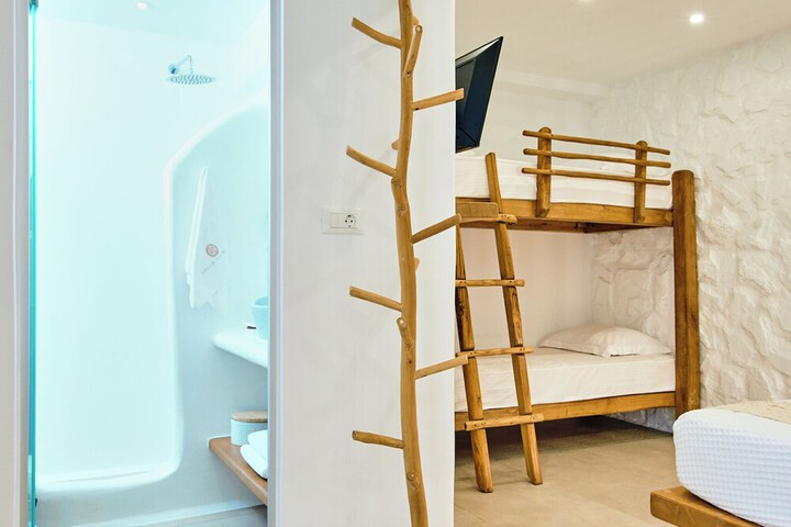 Room 14 of 79