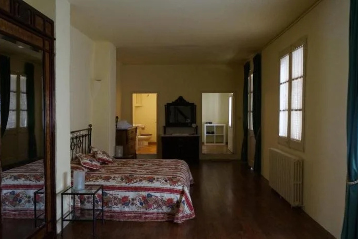 Room 5 of 18