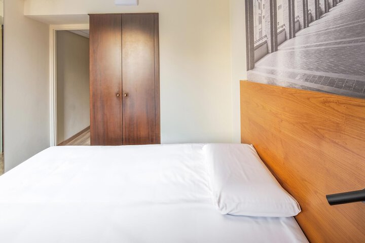 Room 12 of 35