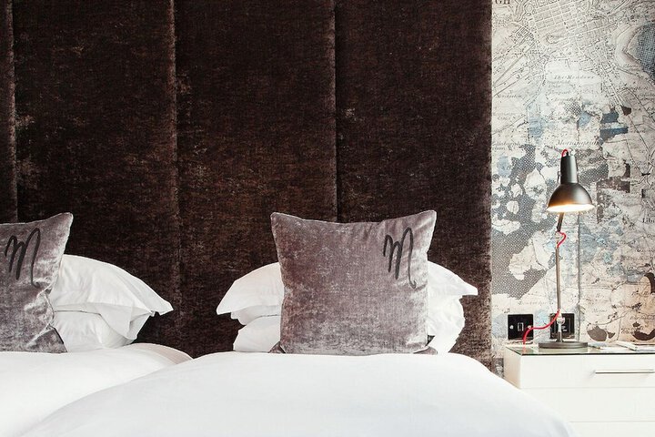 Room 32 of 74