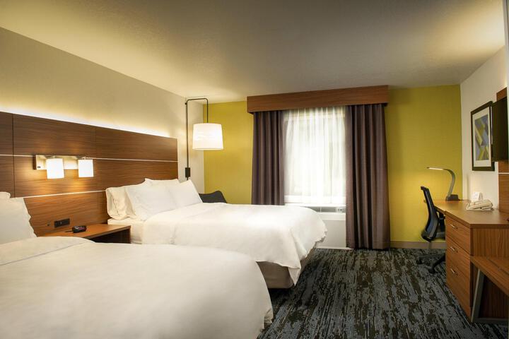 Standard Room, King or Two Doubles (1 of 7)