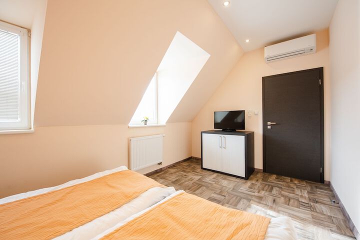 Room 17 of 47