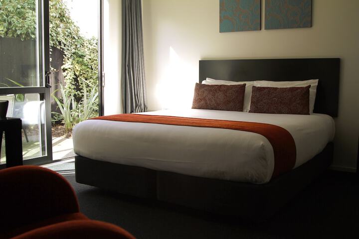 Room 17 of 34