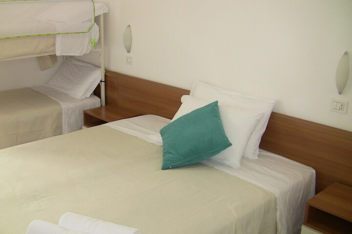 Room 3 of 113