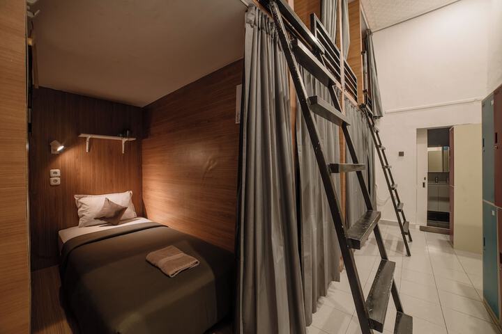 Room 19 of 47