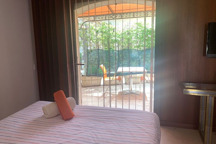 Room 8 of 105