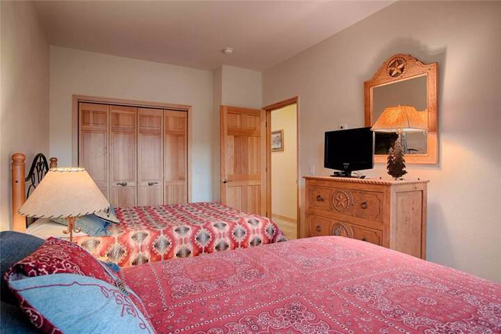 Room 12 of 136