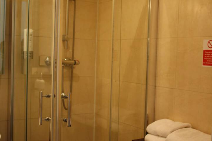 Room 42 of 69