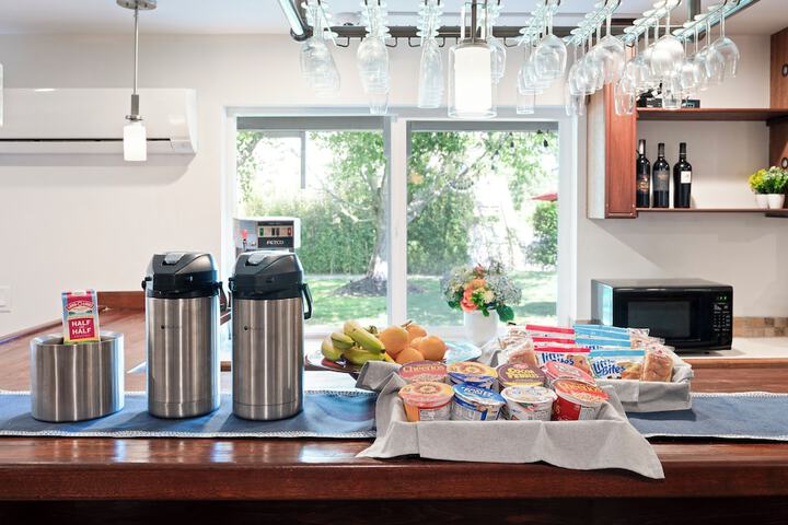 Breakfast area