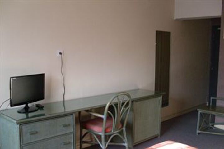 Room 10 of 28