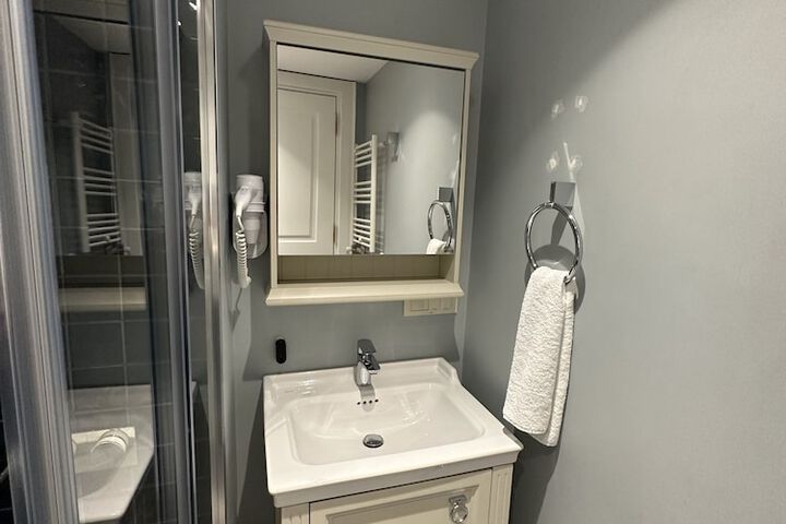 Room 3 of 15