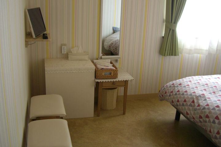 Room 4 of 37