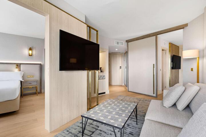 Room 44 of 256