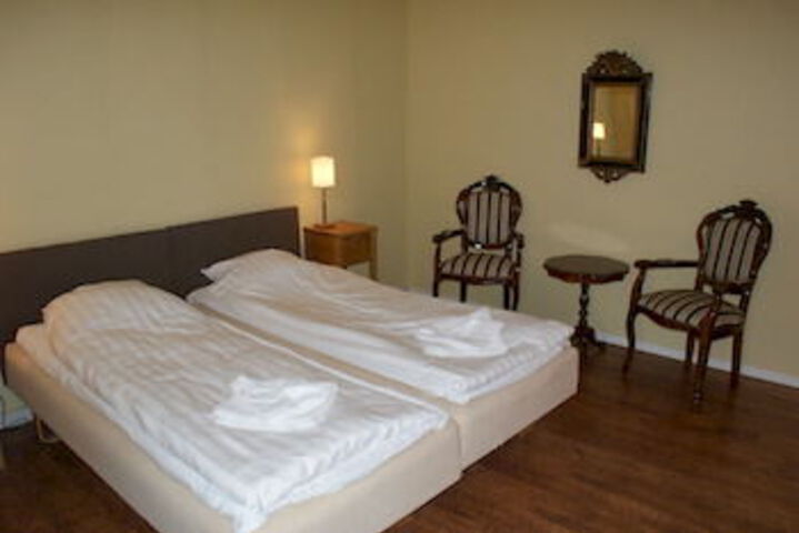 Room 8 of 21