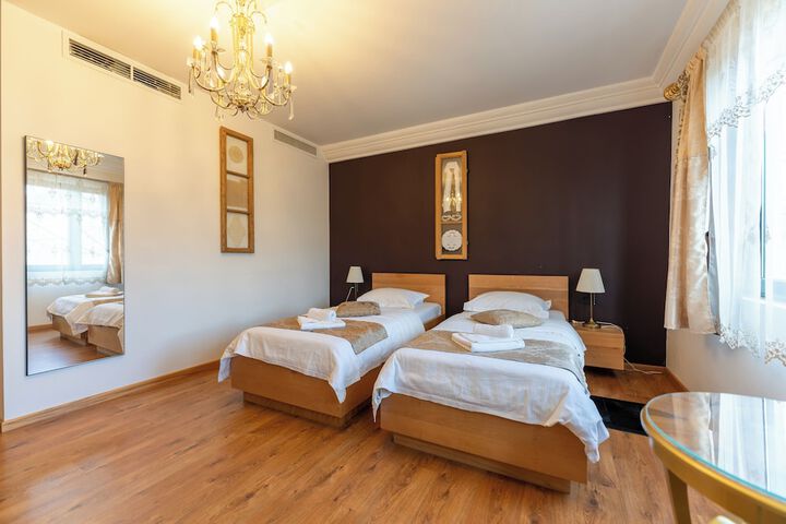Room 3 of 19