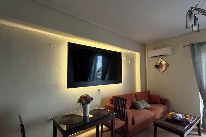 Room 8 of 12