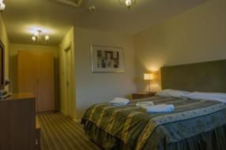 Room 9 of 28