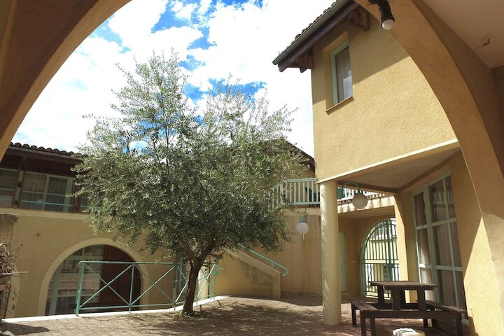 Hotel Exterior 14 of 15