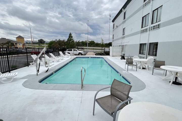 Swimming pool at Quality Inn Merriam Kansas City