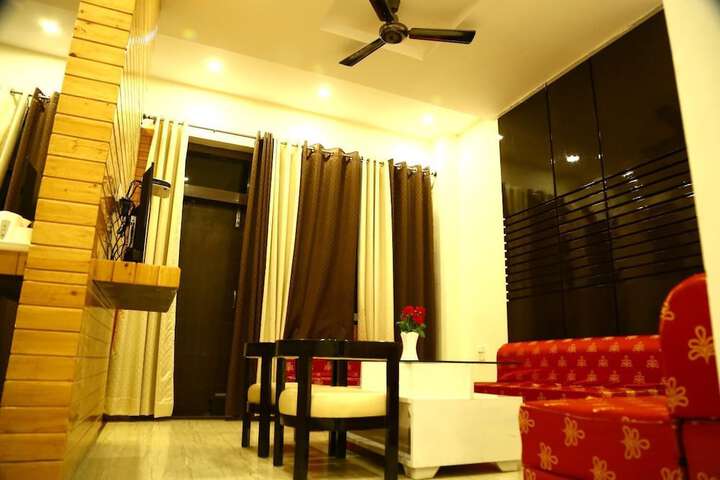 Room 12 of 39