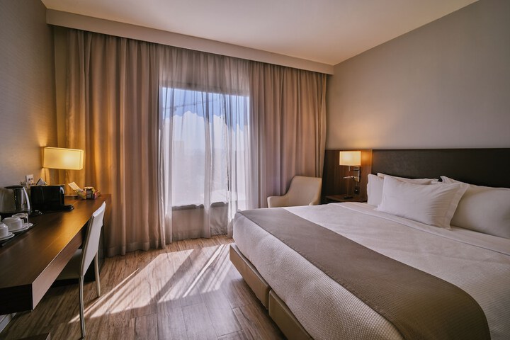 Room 42 of 102