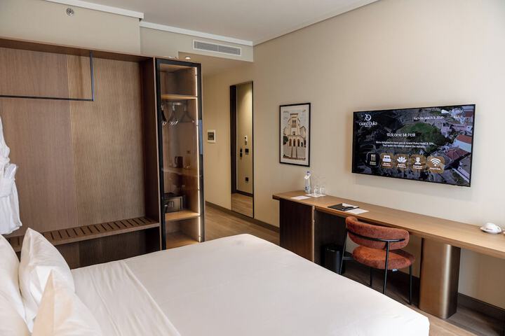 Room 49 of 176
