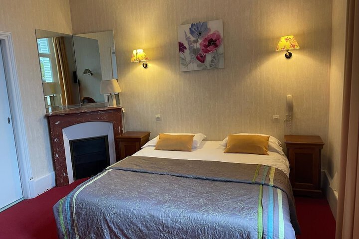 Room 5 of 10