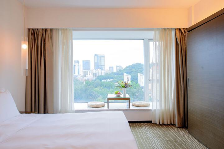 Room 25 of 69