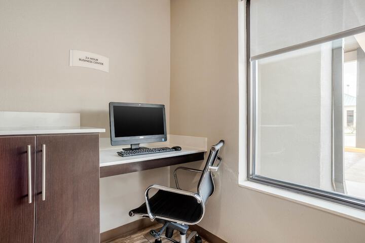 Business Center 61 of 68