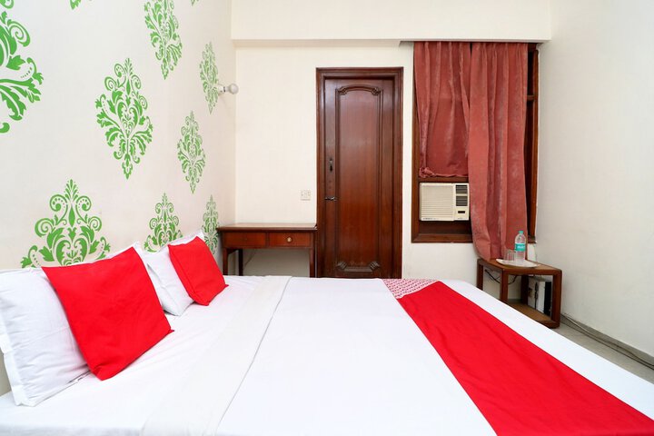 Room 10 of 12