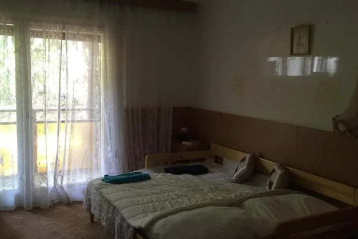 Room 7 of 14