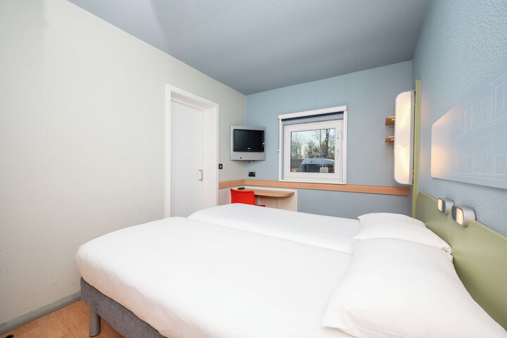Room 15 of 127