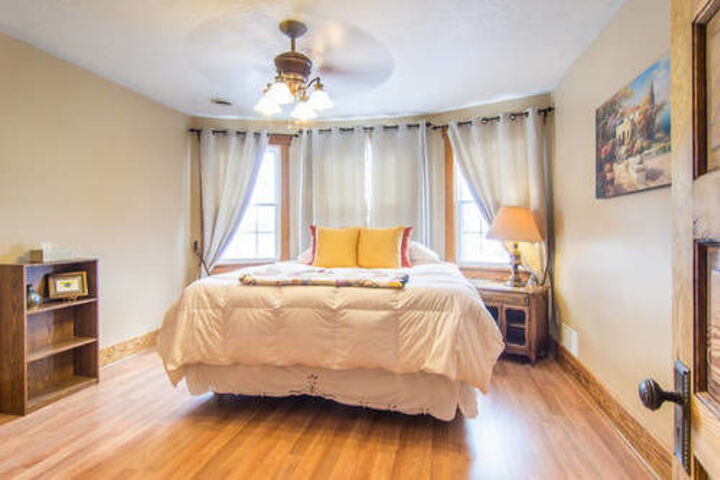 Room 10 of 77