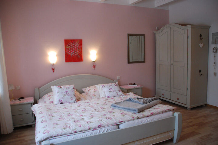 Room 70 of 185