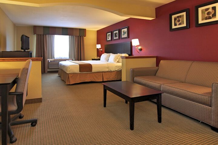 1 King Suite Sofa Bed Corner Room (2 of 3)