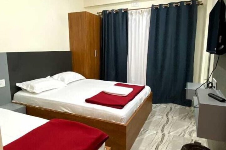Room 10 of 16