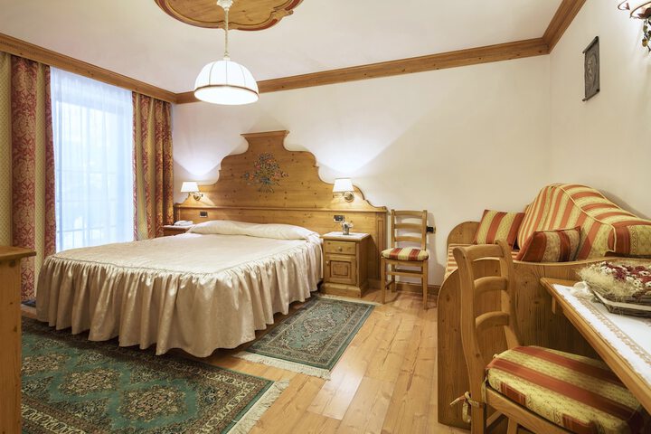 Room 33 of 60