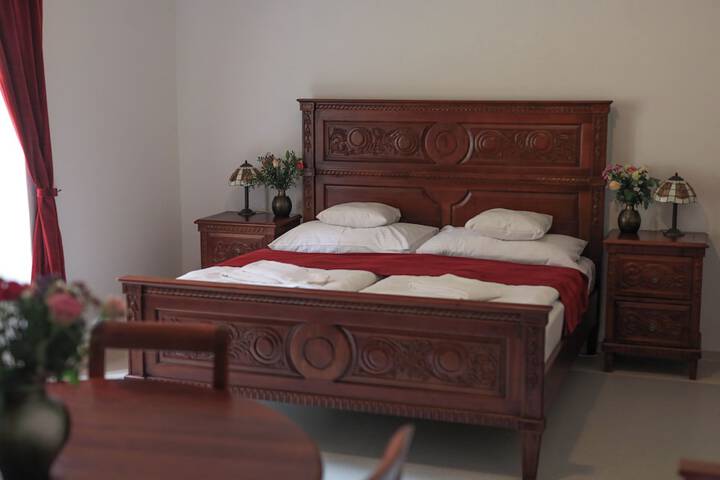 Room 10 of 29